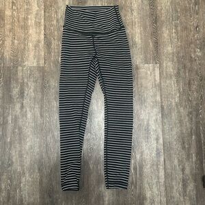 Lululemon Wunder Under leggings size 4
